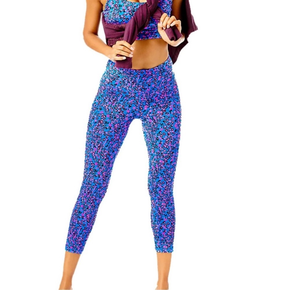 Lilly Pulitzer UPF 50+ Luxletic 24" Weekender Legging blue flare Growl & Prowl L